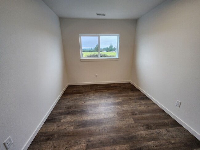 Building Photo - 1010 Peach Rd