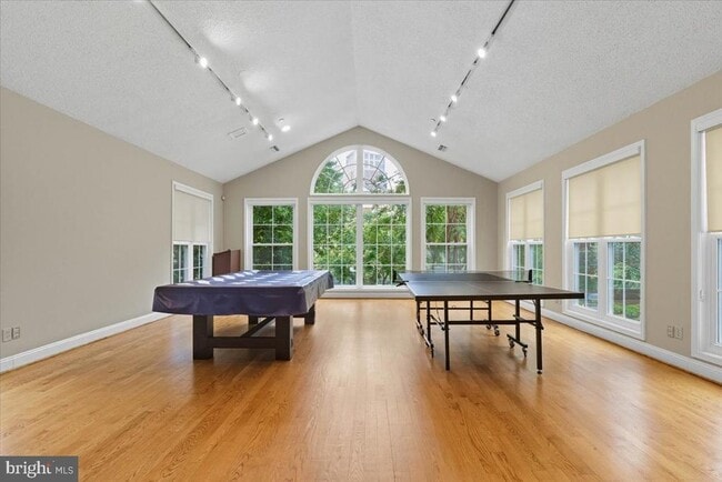 Building Photo - 1524 Lincoln Way