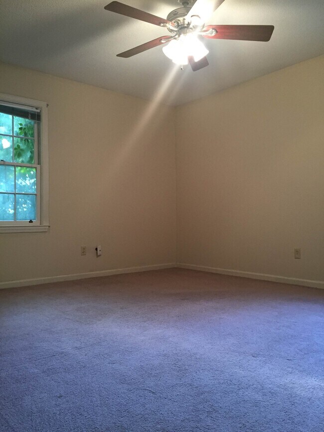 Building Photo - 114 Greenbriar Trail