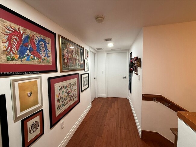 Building Photo - 1800 N Bayshore Dr