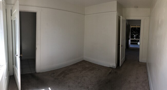 Building Photo - Three bedroom two bath house walking distance to MIIS. DLI and downtown Monterey