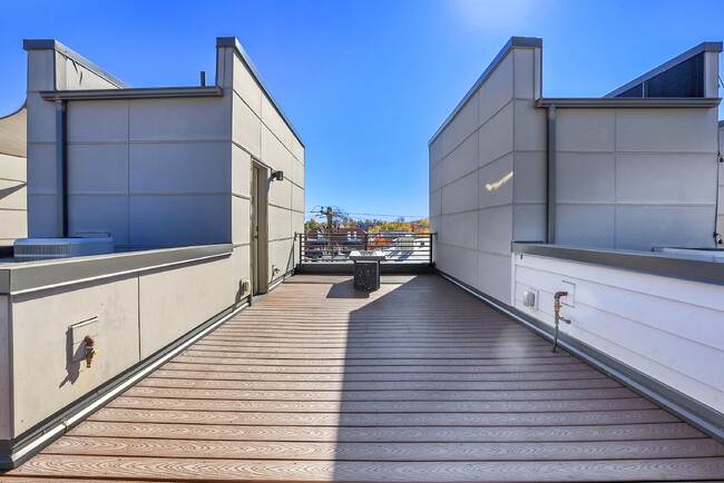 Building Photo - $3,100.00 - 2 Bedrooms, 2.2 Bathrooms, Townhouse in Denver with Roof Deck!