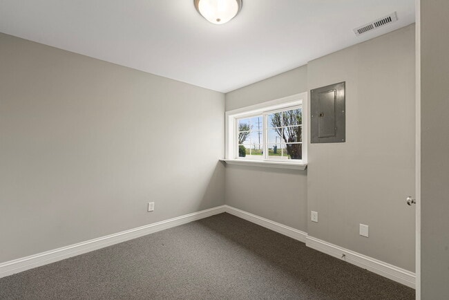 Building Photo - 412 N Grainger Ln