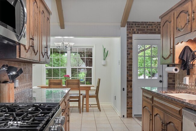 Building Photo - 7440 Camelback Dr