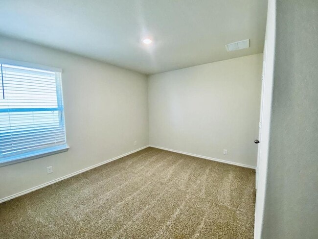 Building Photo - 22507 Green Jacket