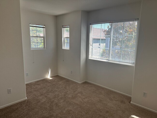 Building Photo - 609 Central Ave
