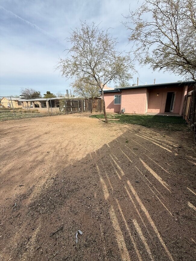 Building Photo - Townhome For Rent