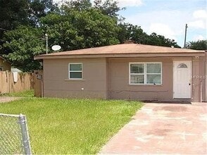 Building Photo - 812 E Lotus Ave