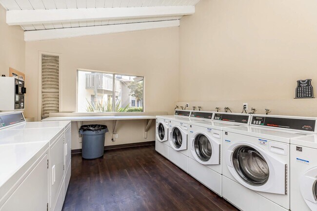 Building Photo - Meadowood Place Apartment Homes