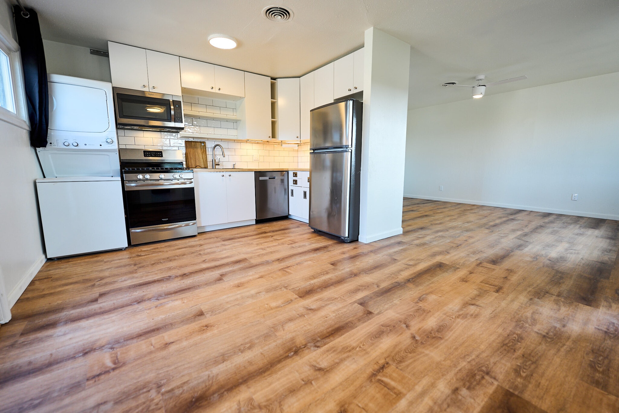 Fully Renovated Kitchen with nice open floor plan - 1116 E Fountain Blvd