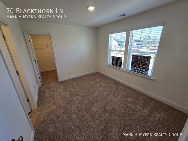 Building Photo - 70 Blackthorn Ln