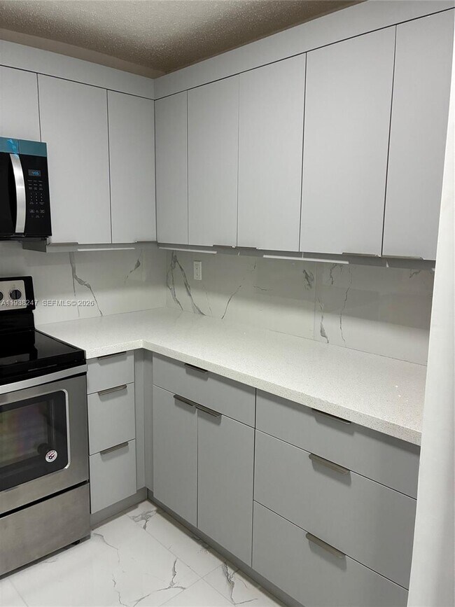 Building Photo - 9040 SW 125th Ave