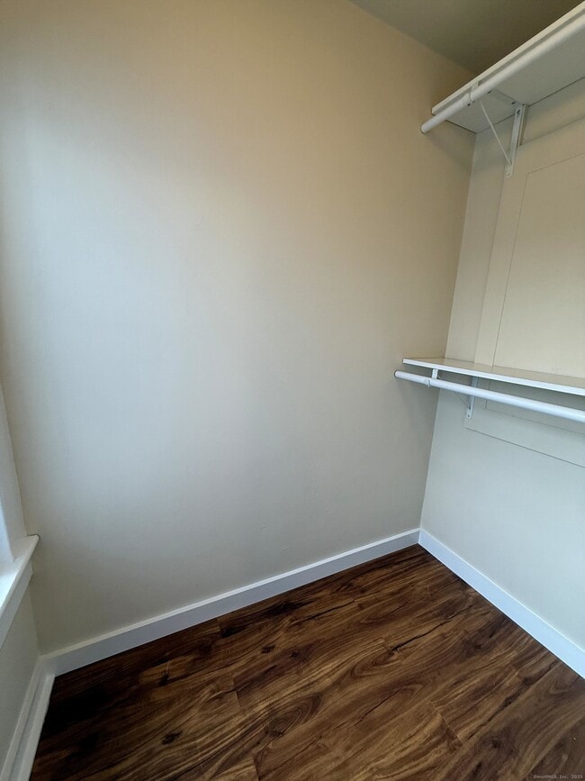 Building Photo - 25 Bridge St