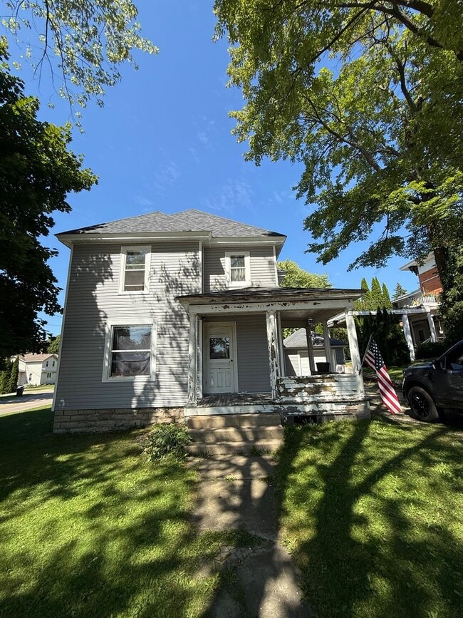 Building Photo - 104 Hall St