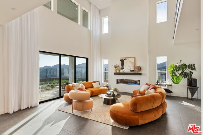 Building Photo - 20668 Hummingbird Ct
