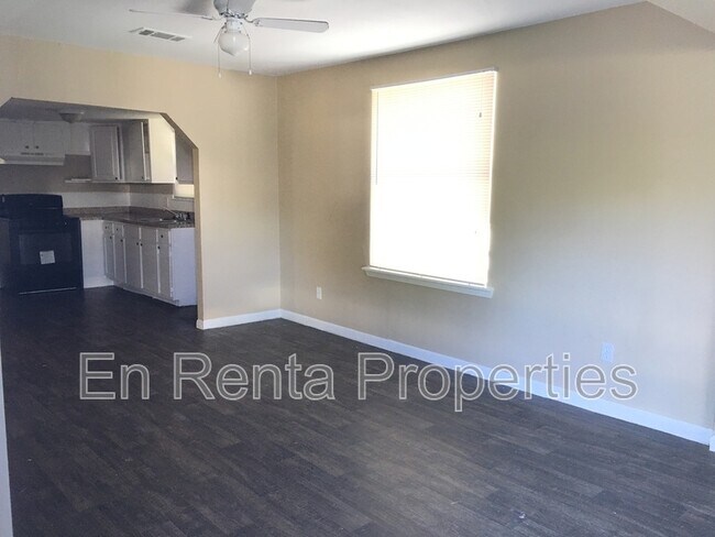 Building Photo - 2903 Weber St