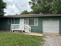 Building Photo - 3 BEDROOM 1 BATH HOME