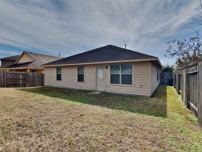 Building Photo - 7210 Alava Dr