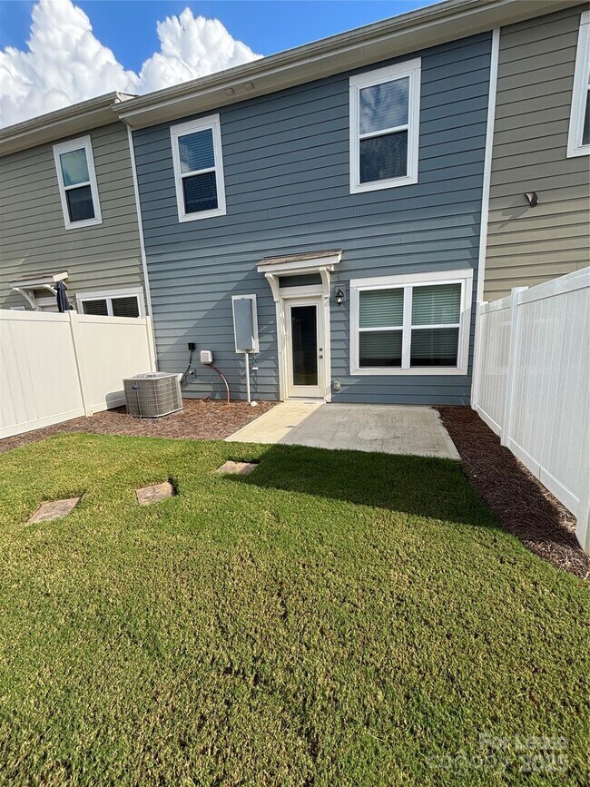 Building Photo - 414 Sagecroft Ln