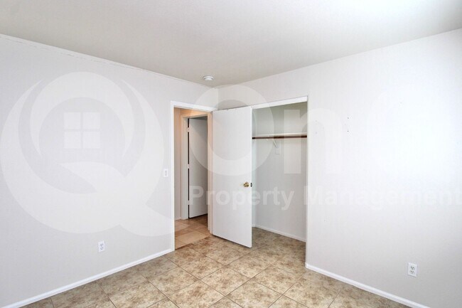 Building Photo - 3866 E Lambeth Pl