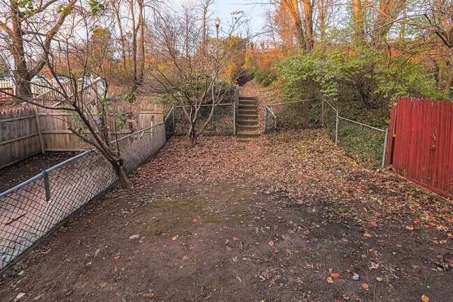 Building Photo - Rosedale 3BR 1/5 Bath now Available!!