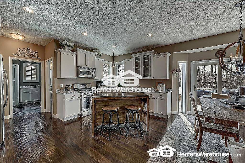 Building Photo - 8868 Whispering Oaks Trail