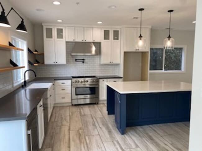 Building Photo - Beautiful Detached 4 bedroom, 2.5 Bath Tow...