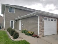 Building Photo - LOOKING FOR MORE SPACE? TRY US! 3 BD, 2 BA...