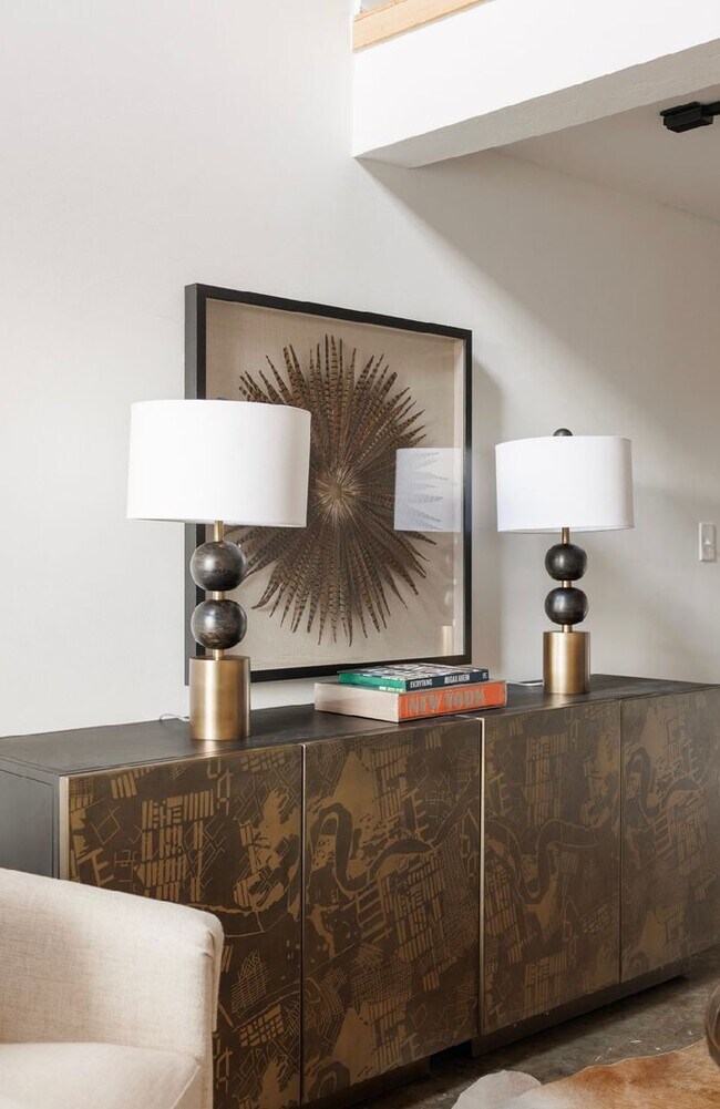 Building Photo - One bedroom loft in Midtown OKC!