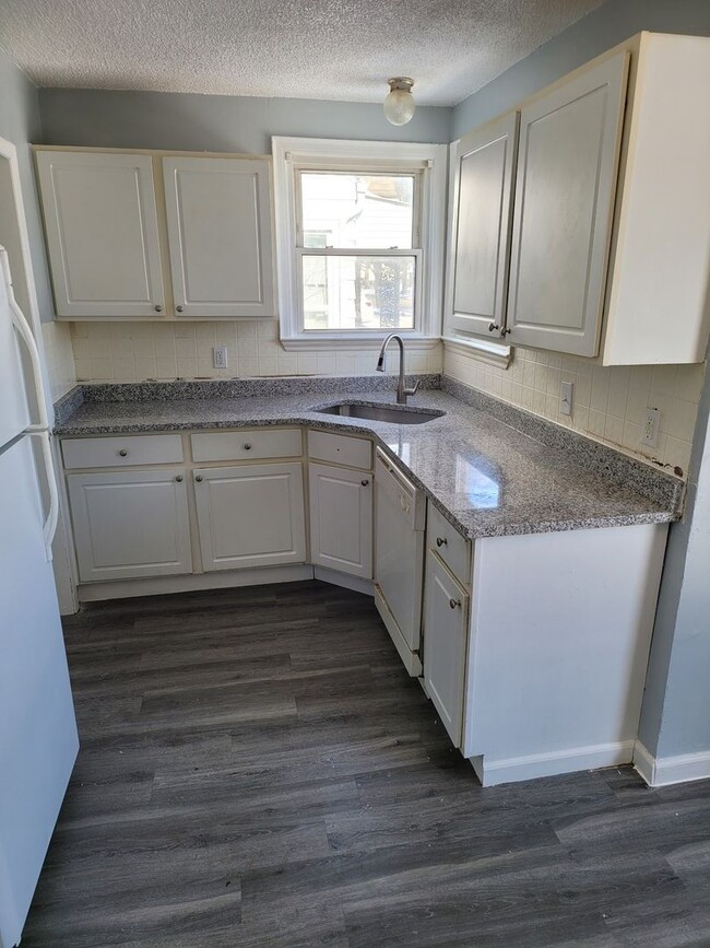 Building Photo - 3 Bedroom 1 Bath Home in Eastpointe