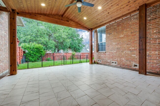 Building Photo - 7444 Primrose Dr