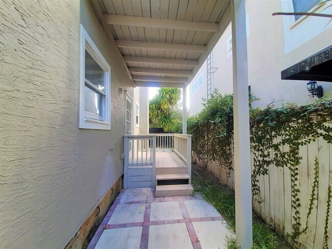 Building Photo - Adorable 2BD/1BTH 1st floor Condo in the H...