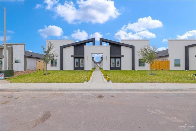 Building Photo - 18 E 24th St