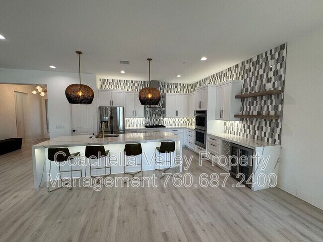 Building Photo - 74635 Tesla Dr