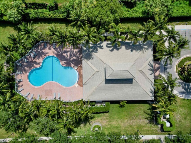 Building Photo - 6821 Hendry Dr