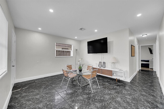 Building Photo - 2784 NW 9th St