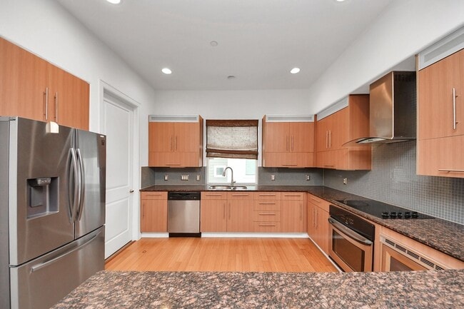 Building Photo - 1403 Delano St