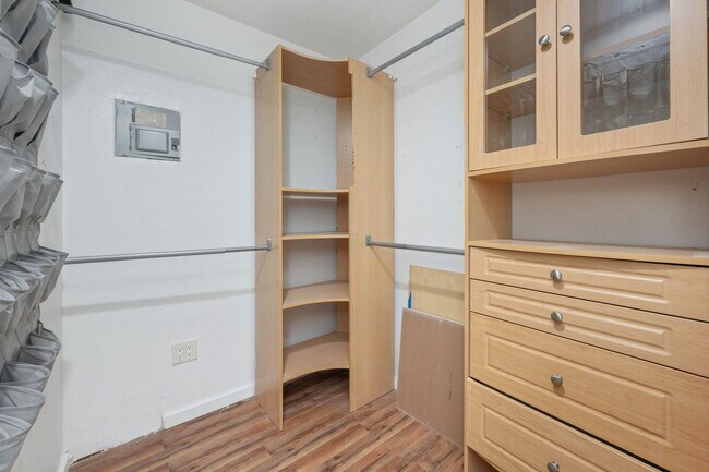 Building Photo - 271 Bracewell St