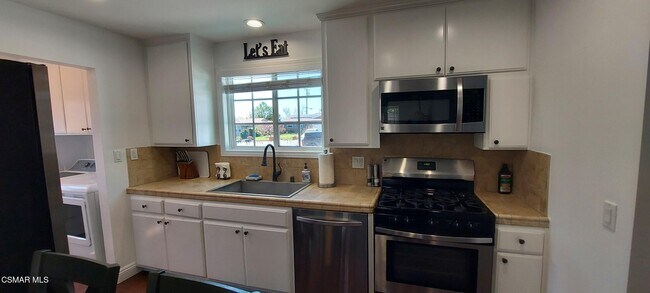 Building Photo - 2250 Magnolia St