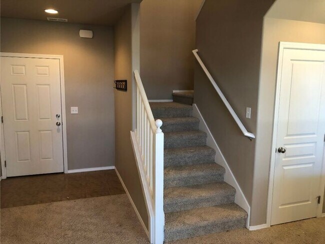 Building Photo - 2350 NW Hazelwood Ave