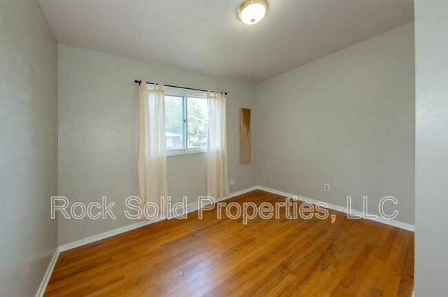 Building Photo - 4507 E 10th St