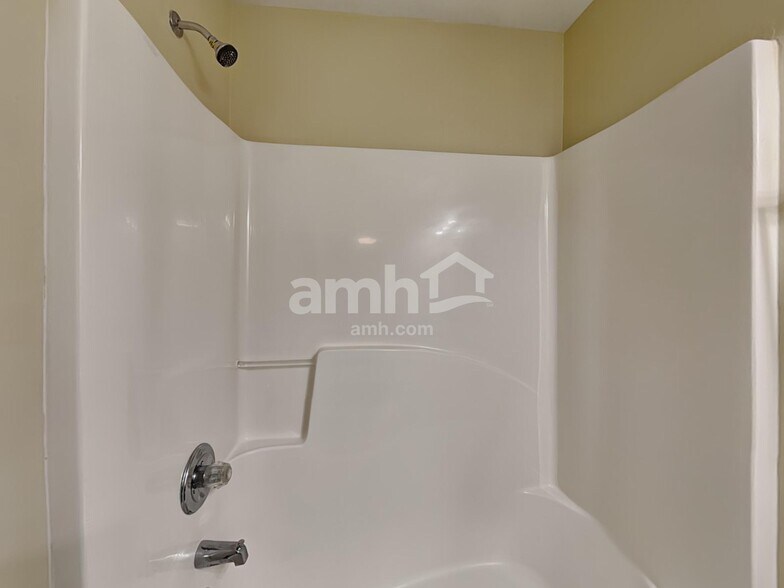 Building Photo - 144 Tyre Dr