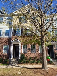 Building Photo - 4 Bedroom townhouse in Davidson