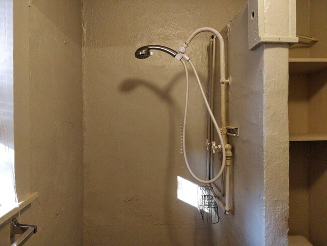 Building Photo - 232 1/2 and 232 Wilson