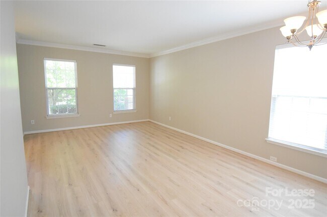 Building Photo - 3334 Crutchfield Pl