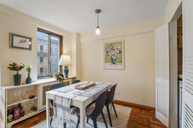 Building Photo - 420 E 64th St