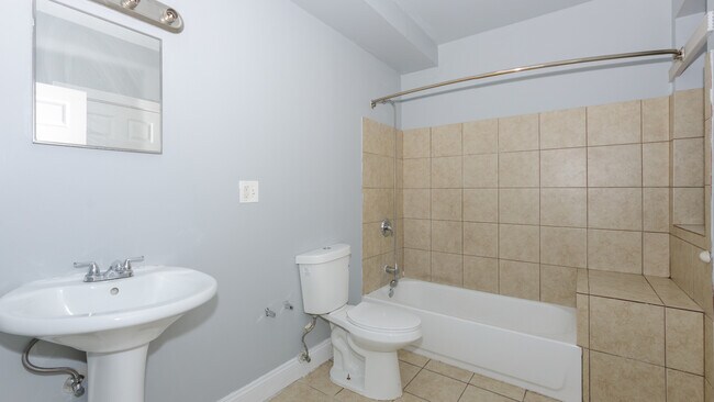 Building Photo - 2213 E 69th St