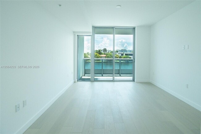 Building Photo - 9221 E Bay Harbor Dr