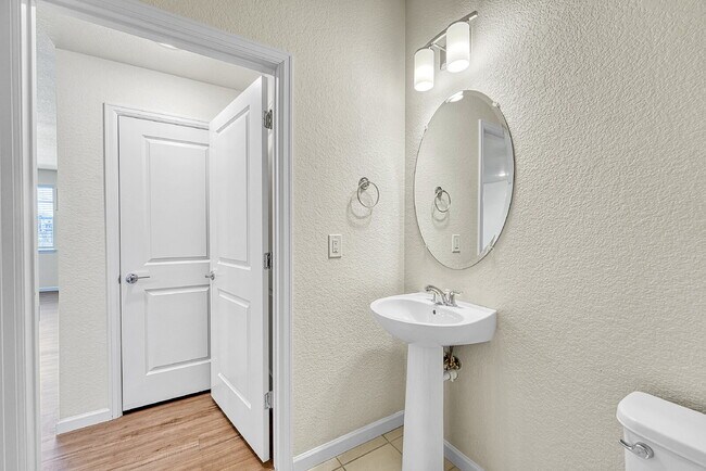 Building Photo - $2,350-  3 Bed, 2.5-Bath townhome in CO Springs with Central AC