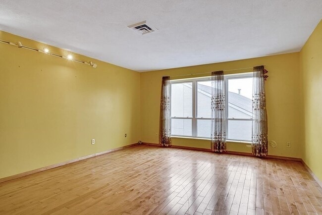 Building Photo - 405 Langley Rd